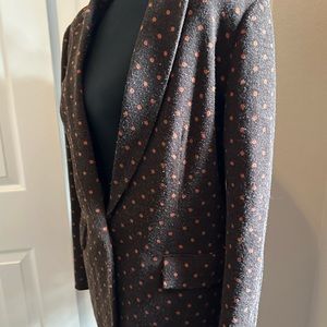 Wool like blazer w fashionable patches on sleeves